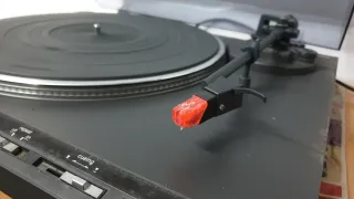 Tocadiscos Technics SL-D30 + aguja de repuesto.