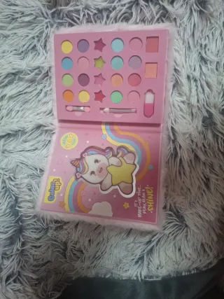 Libro de maquillaje de unicornio