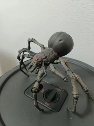 Figura Ella Laraña ,muy buscada,le falta med pata