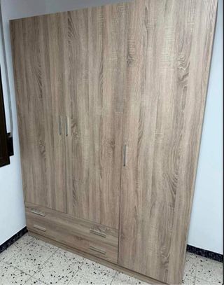 Armadi moderni disponibili in 3 colori: bianco, artico e cambriano con montaggio opzionale