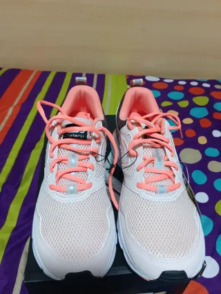 Zapatillas running rosas y blancas