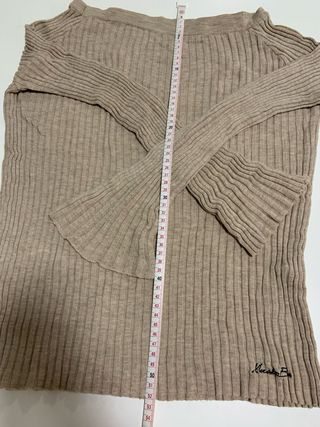 Top acanalado con mangas flare