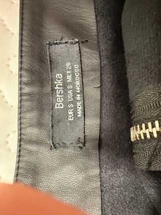 Vestido polipiel negro con cremallera