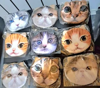 9 borsellini portamonete a forma di gatto diversi