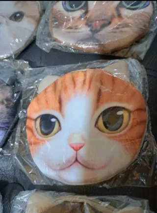 9 borsellini portamonete a forma di gatto diversi