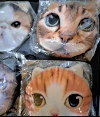 9 borsellini portamonete a forma di gatto diversi