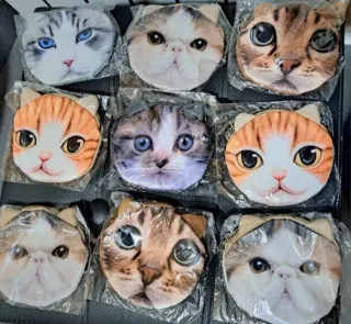 9 borsellini portamonete a forma di gatto diversi