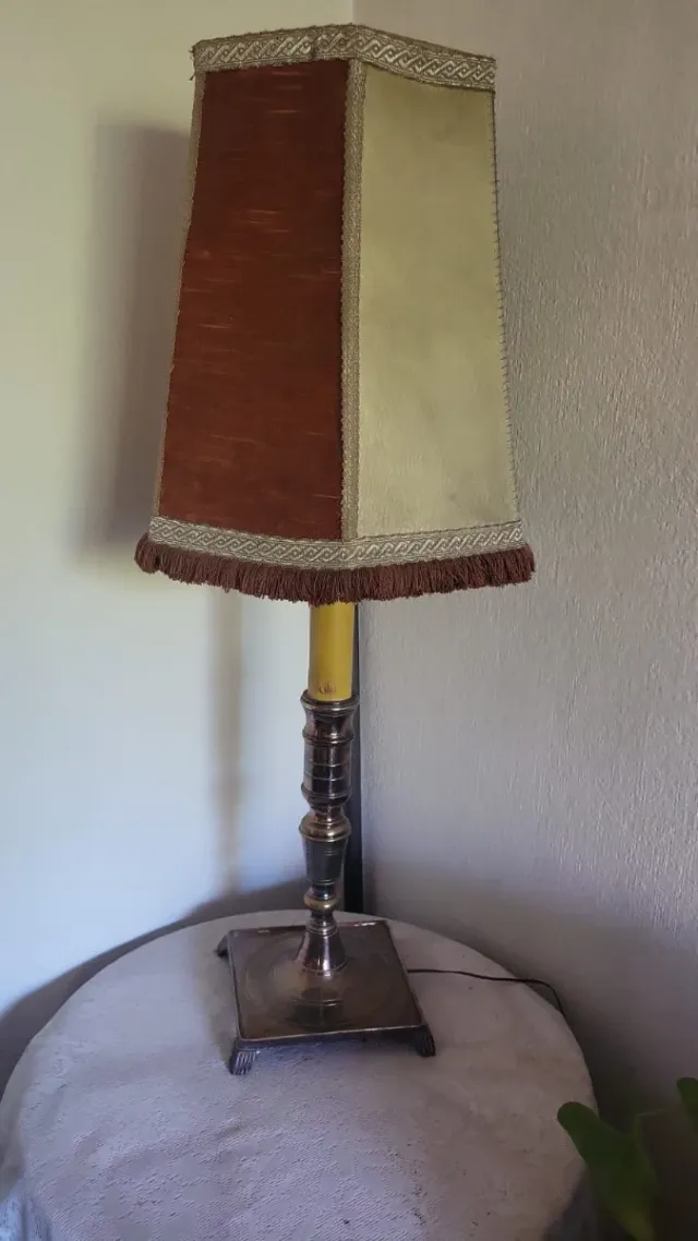 Lámpara de pie con tulipa