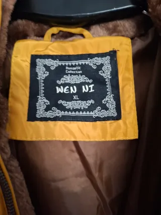 Abrigo acolchado mujer amarillo