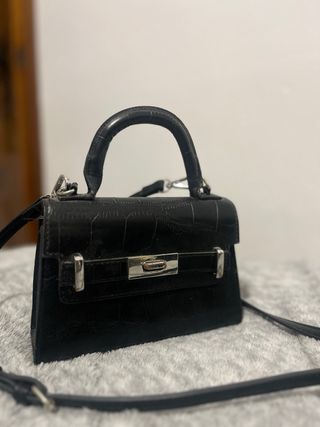 Bolso negro Stradivarius
