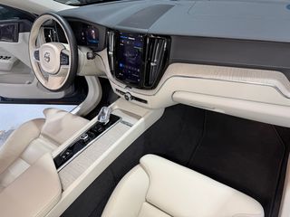 Volvo XC60 2022 ‼️20.000KM‼️ T6 RESTYLING