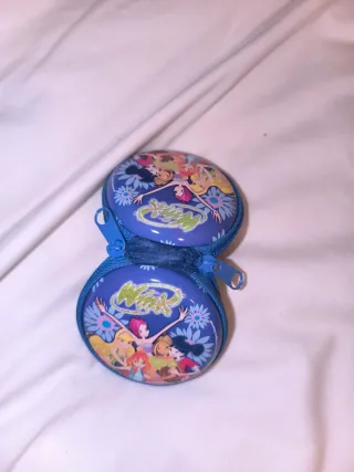 Monedero metálico Winx Club azul y rosa