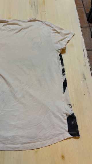 Camiseta de palmeras blanca y negra