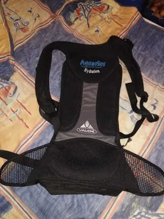 Mochila deportiva Vaude negra y amarilla