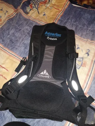 Mochila deportiva Vaude negra y amarilla