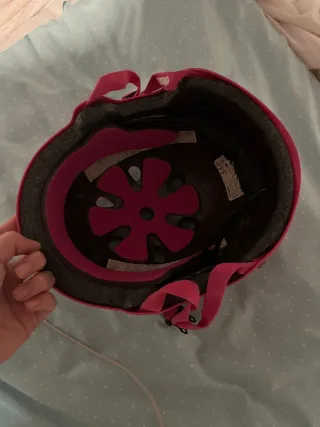 Casco rosa+patines+protecciones+ bolsa