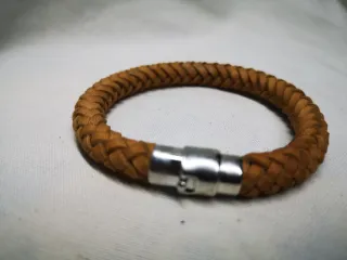 Pulsera de piel trenzada artesanal