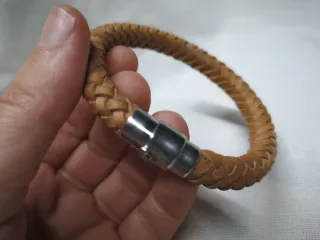 Pulsera de piel trenzada artesanal