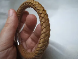 Pulsera de piel trenzada artesanal