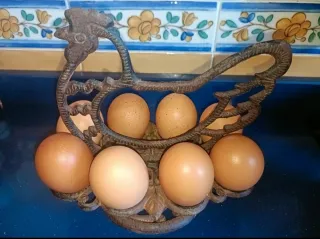Porta huevos vintage hierro fundido