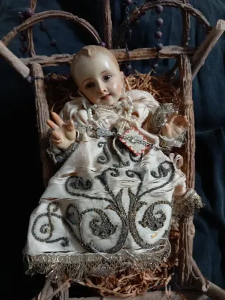 Niño Jesús antiguo con ropaje