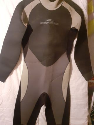 Traje neopreno con aletas y gafas