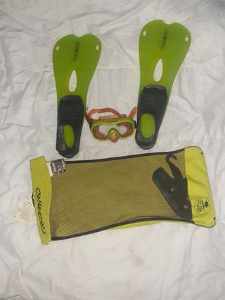 Traje neopreno con aletas y gafas