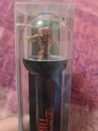 Vaso y bolígrafo de la serie Stranger Things