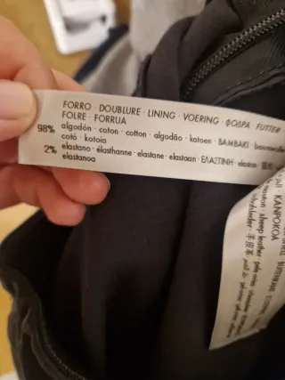 Pantalones Uterqüe efecto piel negros