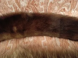 Set colli pelliccia marrone e grigio