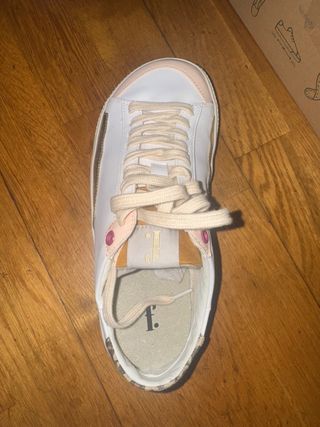 Zapatos respetuosos Fleetters, usados una vez.