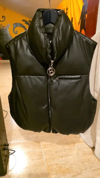Chaleco Bershka Negro Talla S Piel Sintética