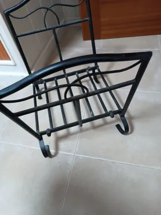 Leñero metálico negro