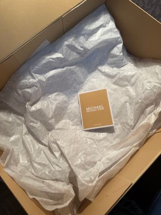 Caja regalo Michael Kors dorada con lazo