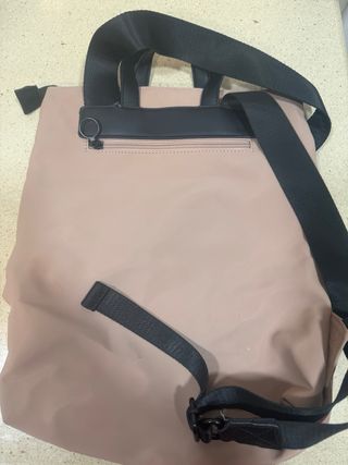 Mochila rosa y negra