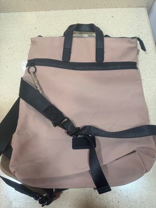 Mochila rosa y negra