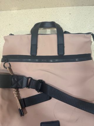 Mochila rosa y negra