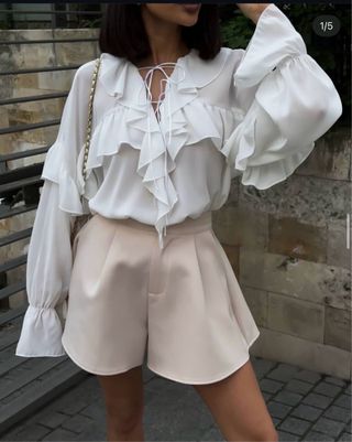 Blusa blanca volantes mangas abullonadas