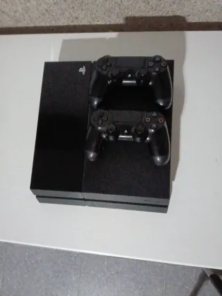 PS4 Fat con giochi, 2 controller e tastiera