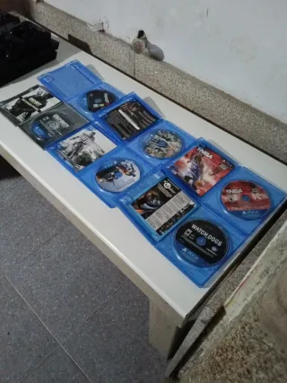 PS4 Fat con giochi, 2 controller e tastiera