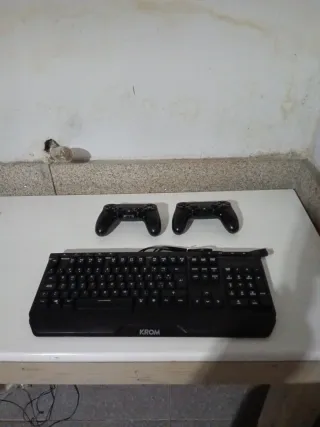 PS4 Fat con giochi, 2 controller e tastiera