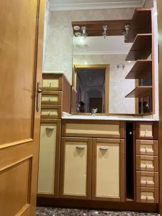Mueble de baño madera y mármol