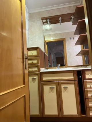 Mueble de baño madera y mármol