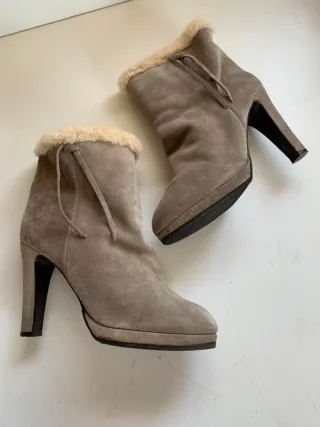 Botines beige de tacón