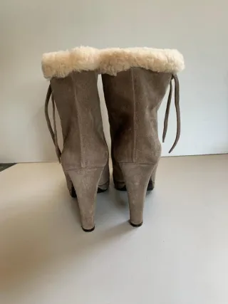 Botines beige de tacón