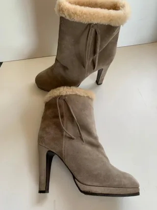 Botines beige de tacón