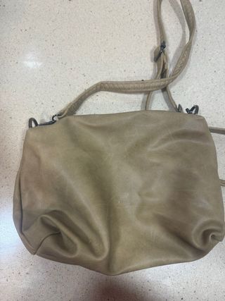 Bolso de hombro beige