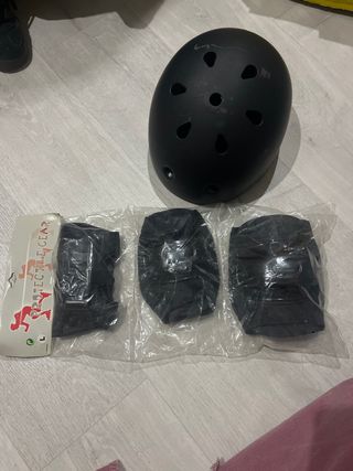 Casco, rodilleras y coderas protectoras