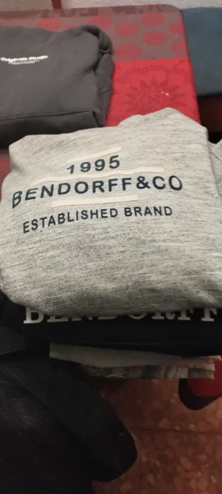 Pack Ropa, hay más pero no puedo más fotos..