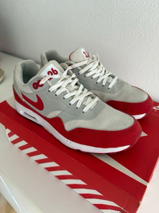 Zapatillas Nike Air Max 1 Gris/Rojo Talla
